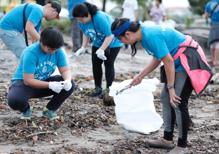 We helped clean Manila Bay, and it was a rewarding experience