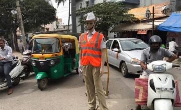 These mannequins are enforcing traffic on the streets of India